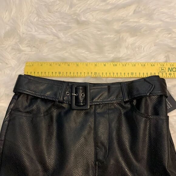 Beua Tilley size medium faux leather skirt, elastic waist band and belt. NEW - Picture 6 of 7
